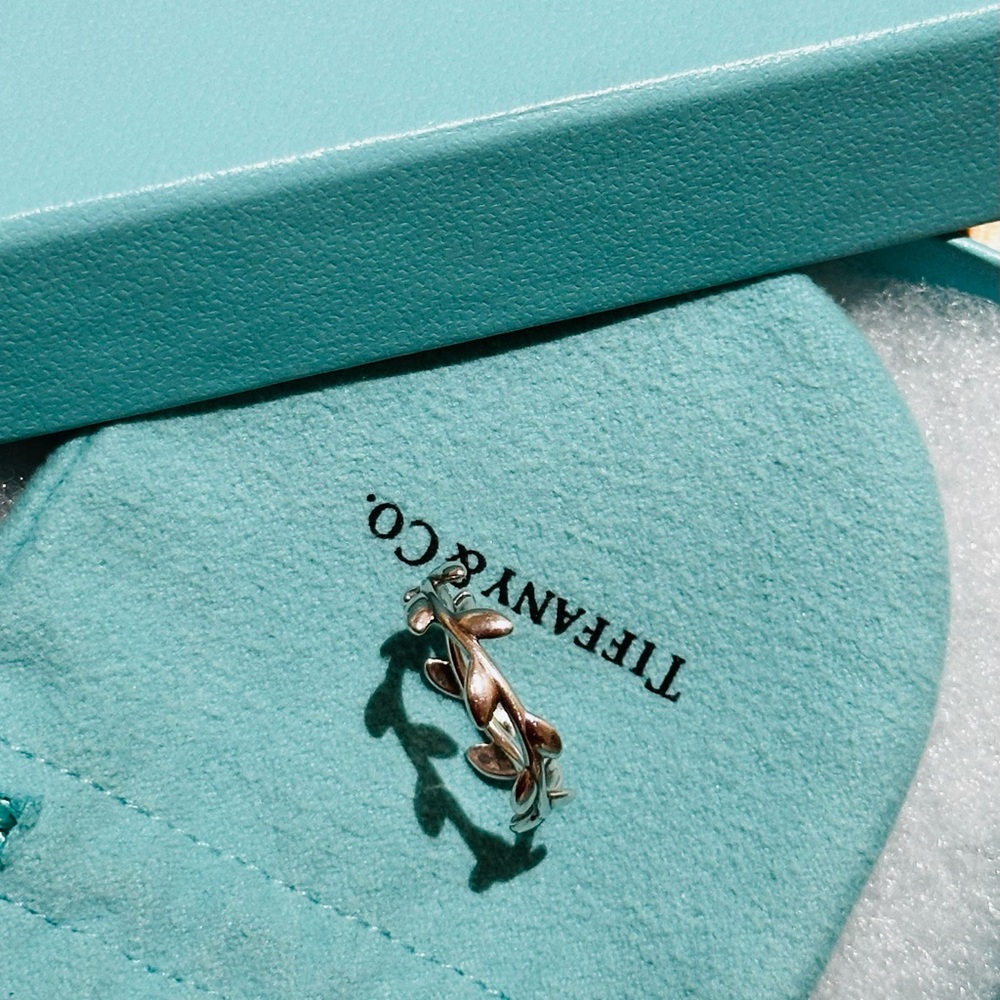 TIFFANY & CO Paloma Picasso
Olive Leaf Band Ring - Picture 3 of 6